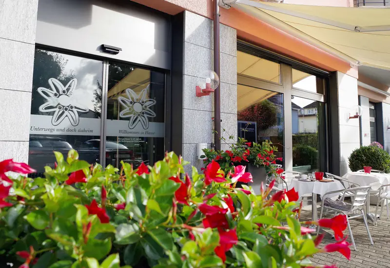 Hotel Garni Arnegg Eingang - Partner von Hotel Restaurant Moosburg
