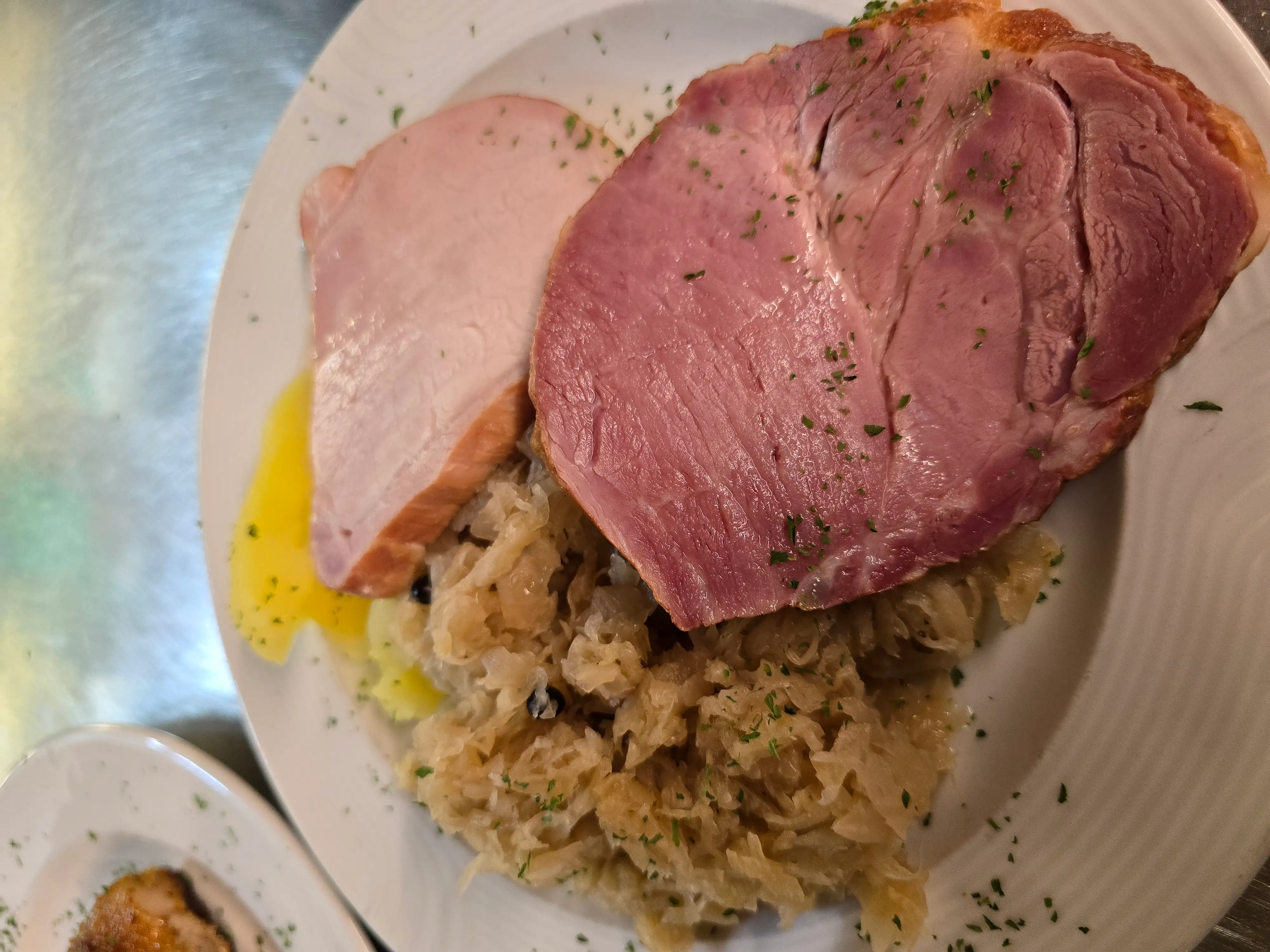 Schweins-Metzgete Beilagen - Sauerkraut und Kartoffeln